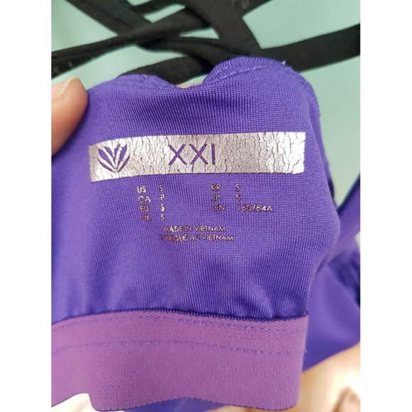 🍦2/$11 +ship discount ▪Workout tank w/ built in bra - Picture 4 of 4